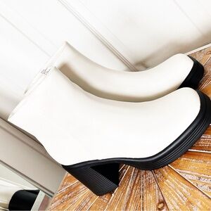 NWT JustFab White Faux Leather Platform Booties in Size 10